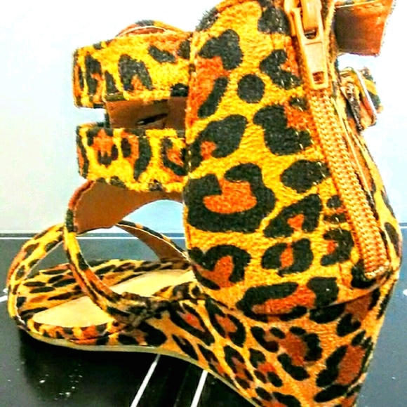 NEW! CUTE! Leopard Wedge LOW Heel! - Picture 4 of 4